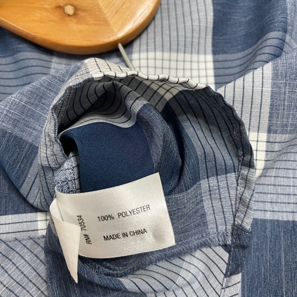 Orvis Men’s blue/white plaid Shirt Size  XL 100% Polyester Active Button up. - Picture 5 of 5